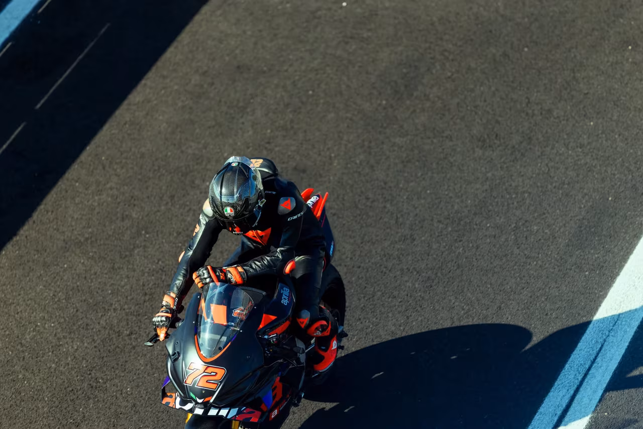 Marco Bezzecchi using the AGV Pista GP R3 at Misano.