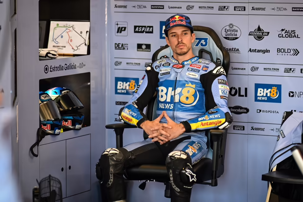 Алекс Маркес на Ducati Gresini в боксах во время Гран-при Великобритании в Сильверстоуне