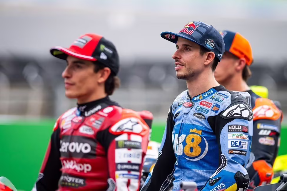 Алекс и Марк Маркес в паддоке MotoGP