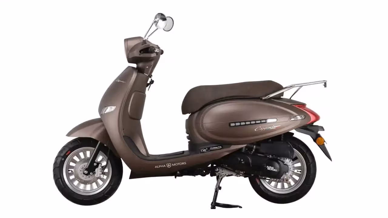 Ретроскутер Alpha Motors Cappucino с округлым кузовом и круглой фарой