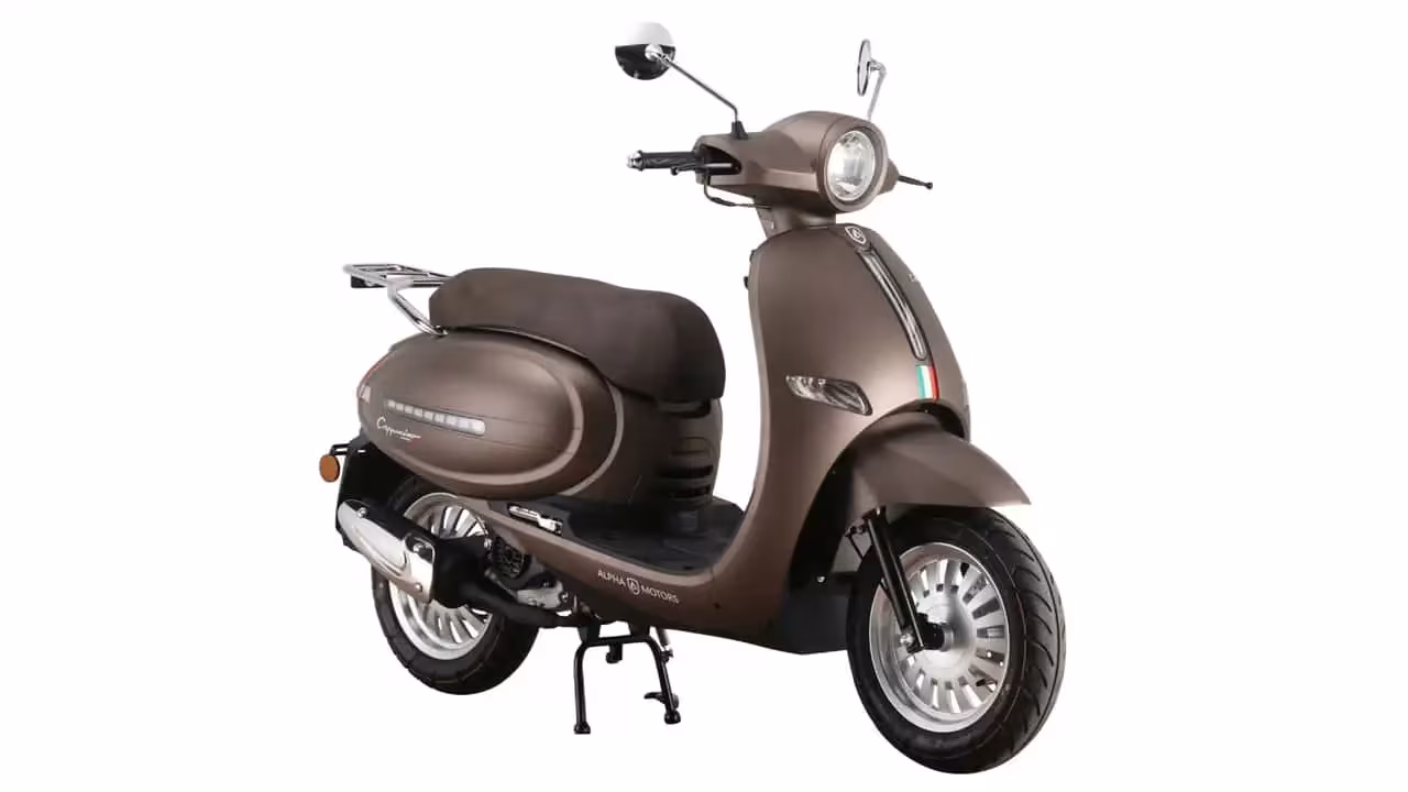 Ретроскутер Alpha Motors Cappucino с округлым кузовом и круглой фарой