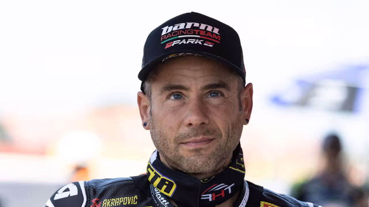 Альваро Баутиста на Ducati выступает на этапе WorldSBK во Франции в 2026 году