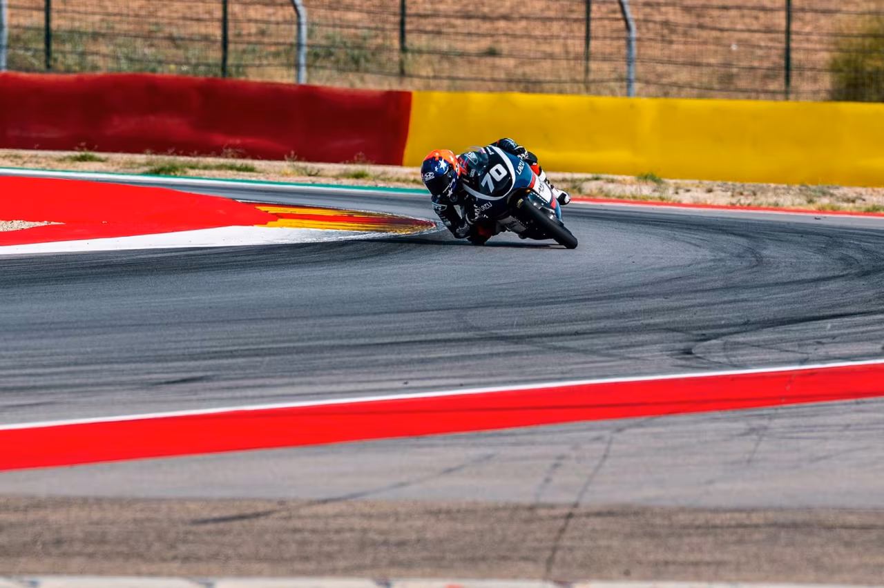 Дэниел-младший выступает на этапе FIM MotoJunior в Арагоне