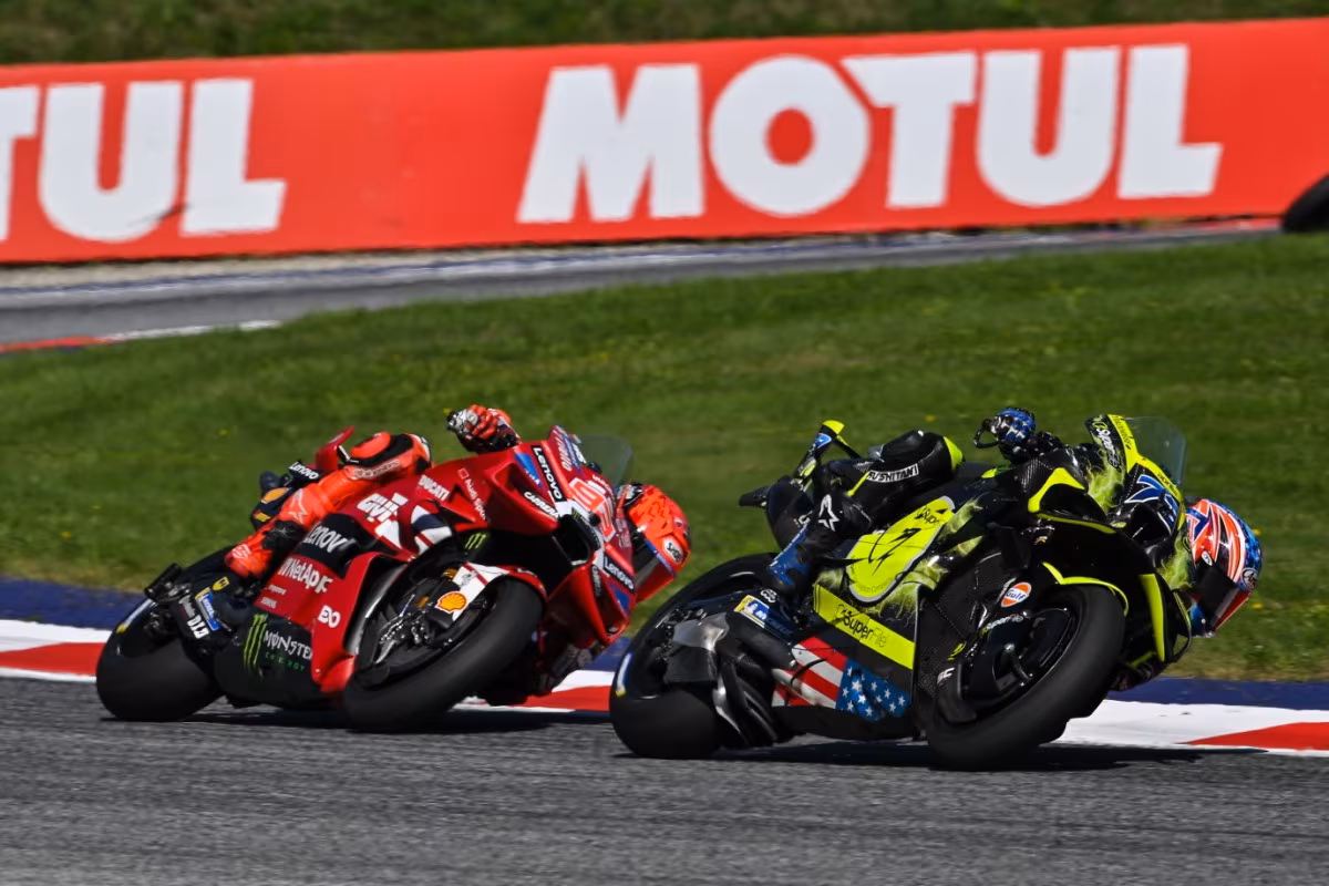 Аи Огура проходит Марка Маркеса на Гран-При Австрии MotoGP 2026