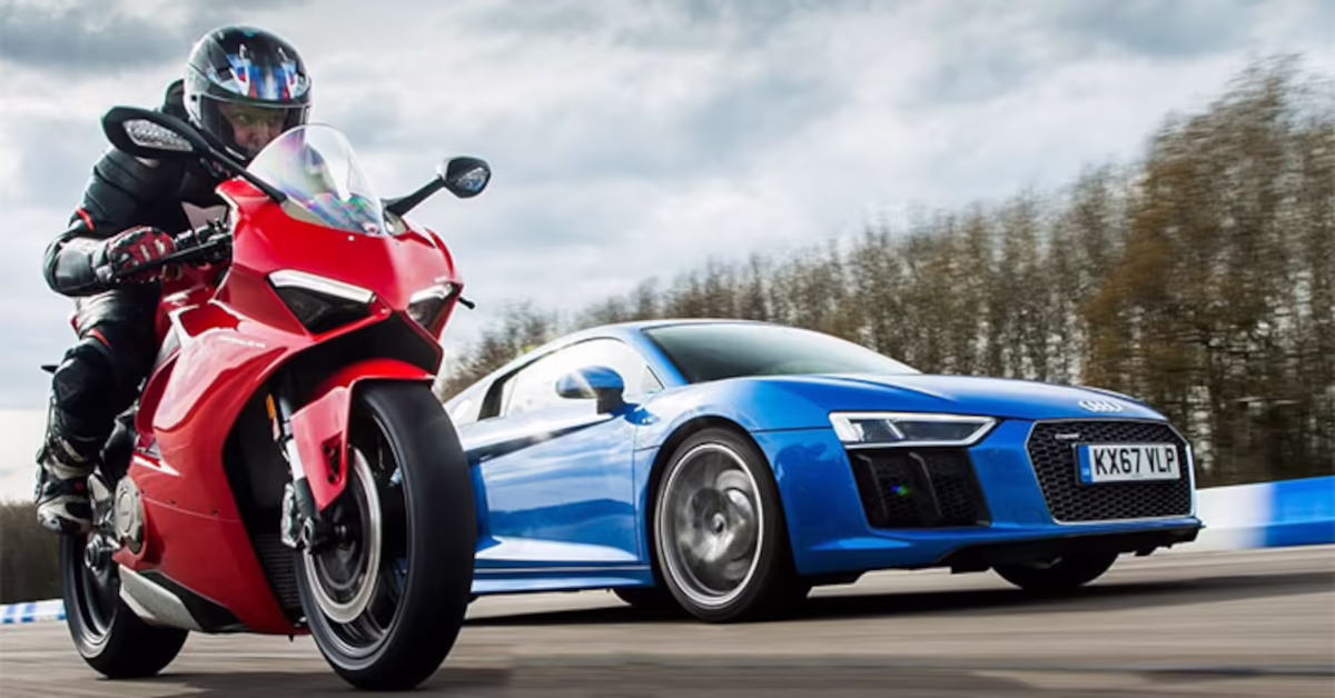 Генеральный директор Audi Гернот Дёльнер на фоне логотипа Ducati - компания подтвердила стратегический пересмотр будущего итальянского мотопроизводителя