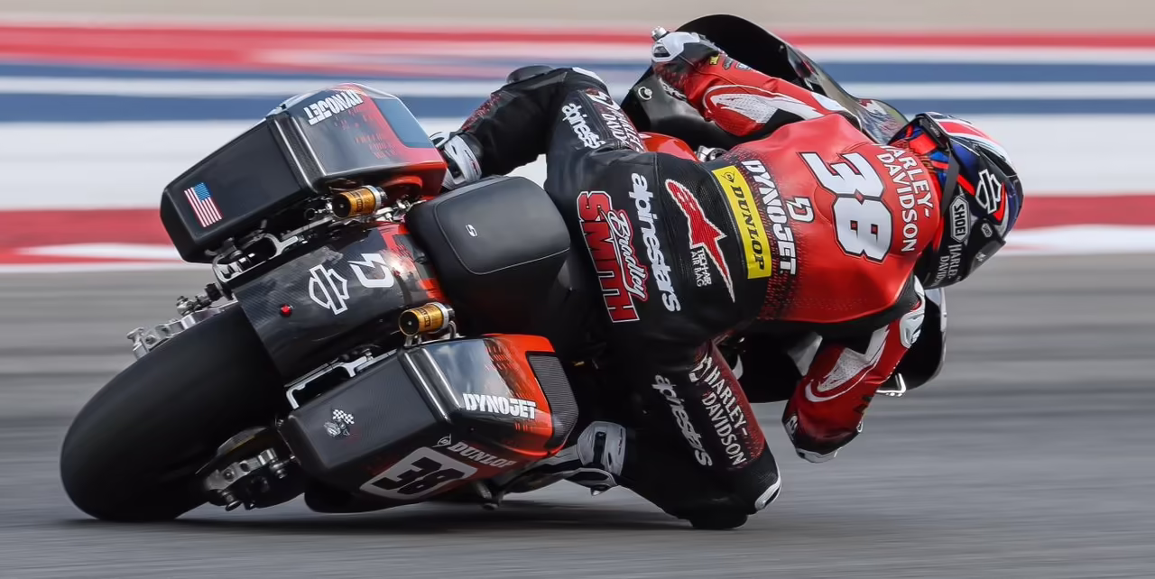 Тайлер Смит на баггере SDI Racing в разминке класса Baggers этапа MotoAmerica на трассе Circuit of the Americas