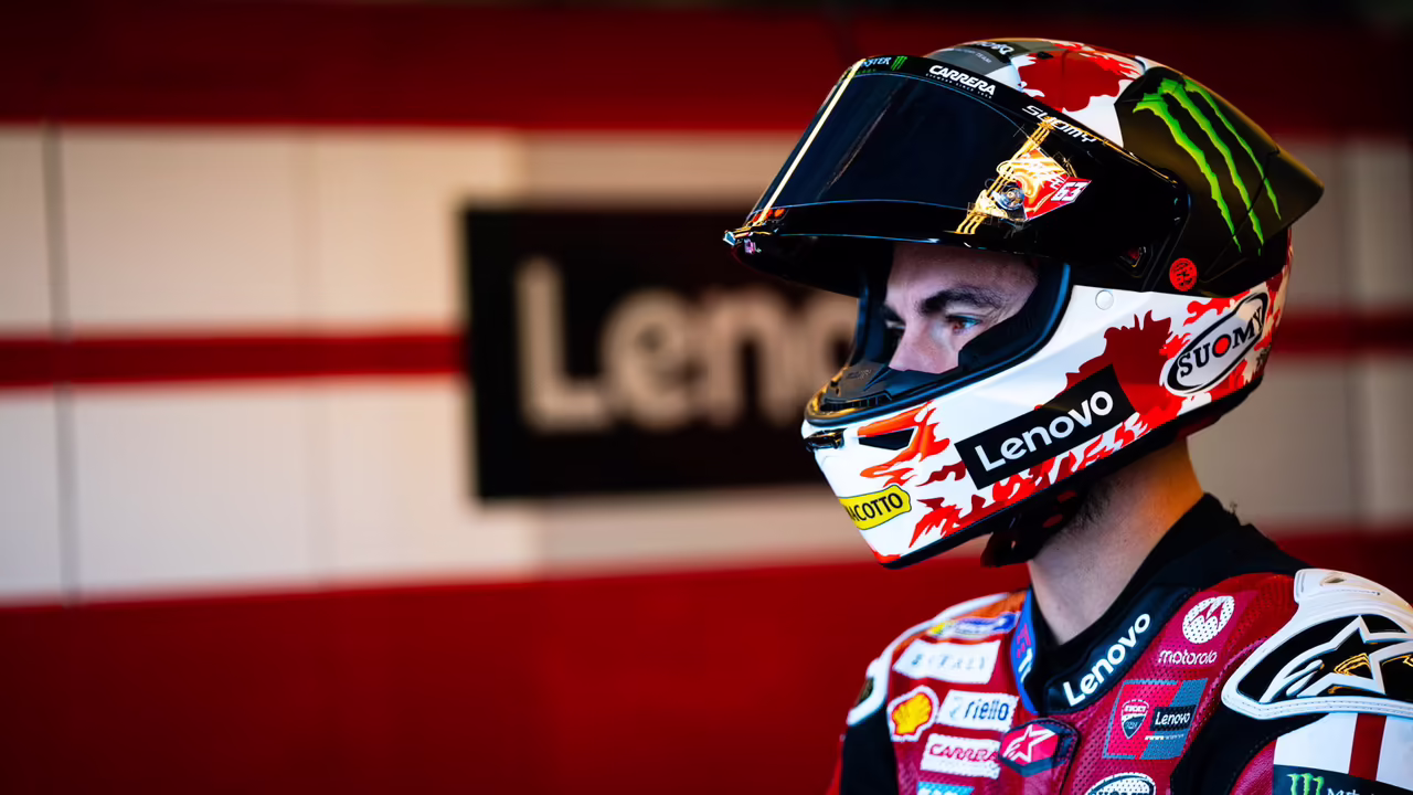 Франческо Баньяя на Ducati Desmosedici GP в практике Гран-при Великобритании MotoGP в Сильверстоуне