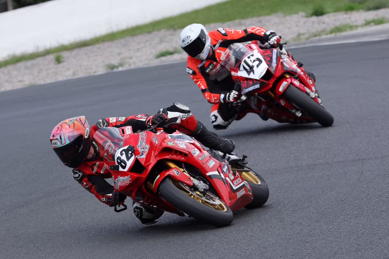 David MacKay (82) led Sunday’s Superbike race two early on at CTMP, but in the end the Honda rider would finish second ahead of Andrew Van Winkle (45) who completed the all-Honda podium in third. Phot