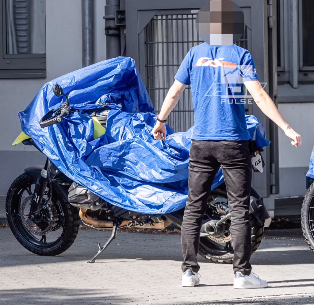 The M 1300 GS was spotted alongside the upcoming R 1300 GS, expected to arrive with minor changes.