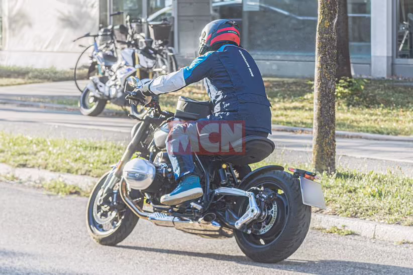 BMW R20 left side