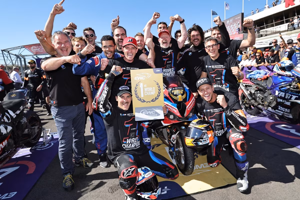 BMW M 1000 RR команды BMW Motorrad World Endurance на финише Bol d’Or