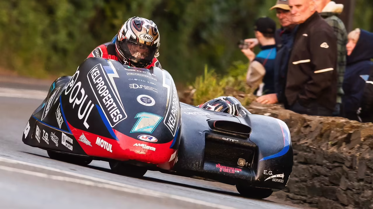 Ryan and Callum Crowe at the 2026 TT. Credit: Isle of Man TT.