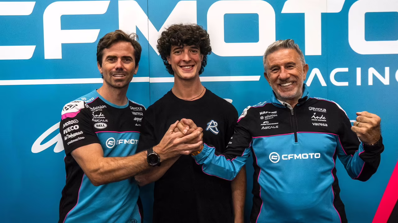 Челестино Вьетти в комбинезоне VR46 Academy на тестах MotoGP в Валенсии
