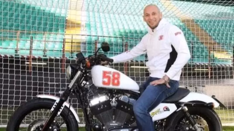 Abbiati in sella alla Sportster con la livrea dedicata a Marco Simoncelli