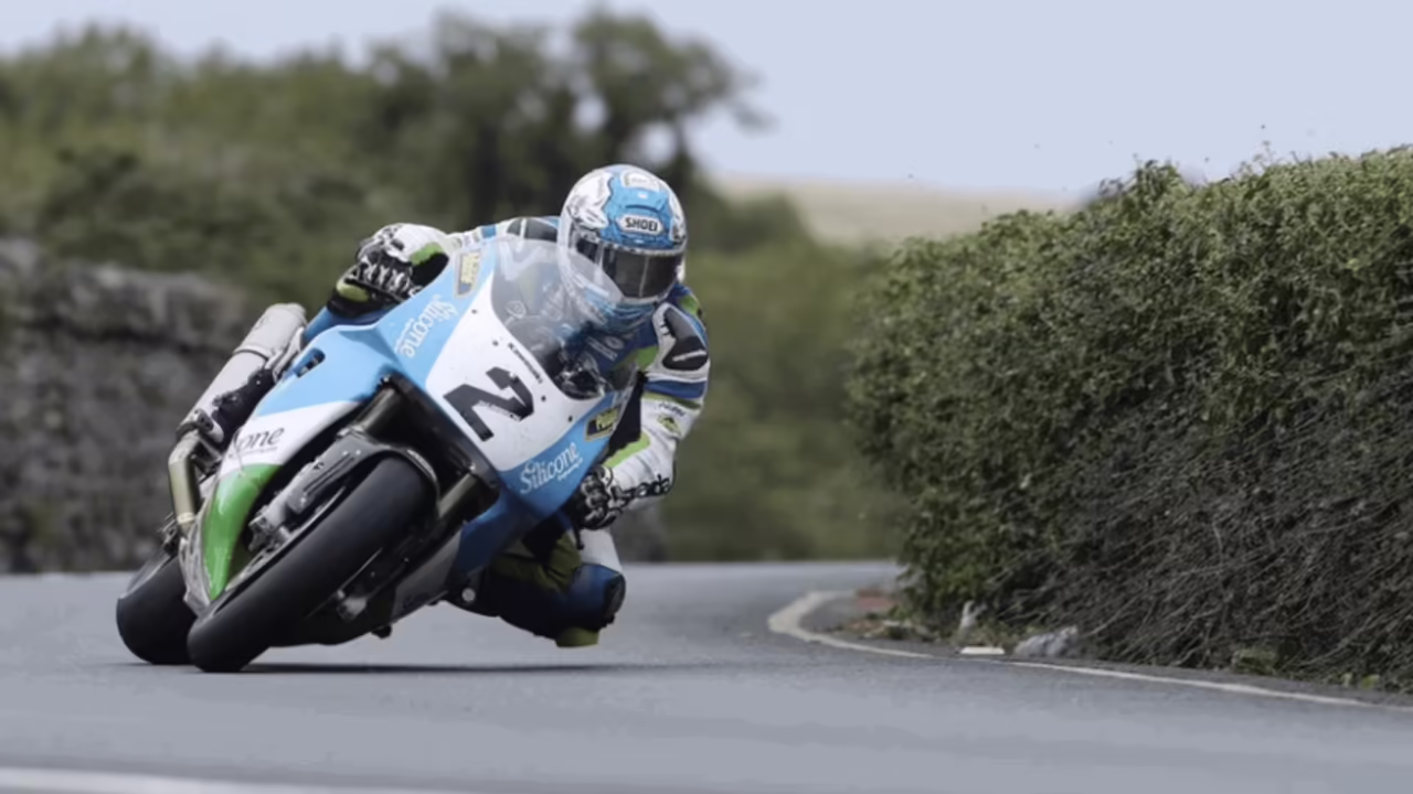 Мотоциклист на Classic TT на острове Мэн