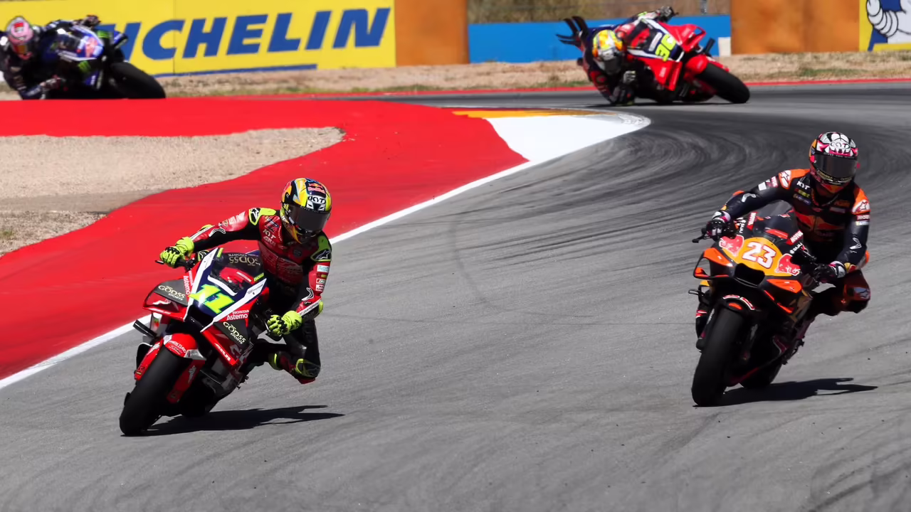 Diogo Moreira, Enea Bastianini, 2026 Aragon MotoGP. © Gold and Goose