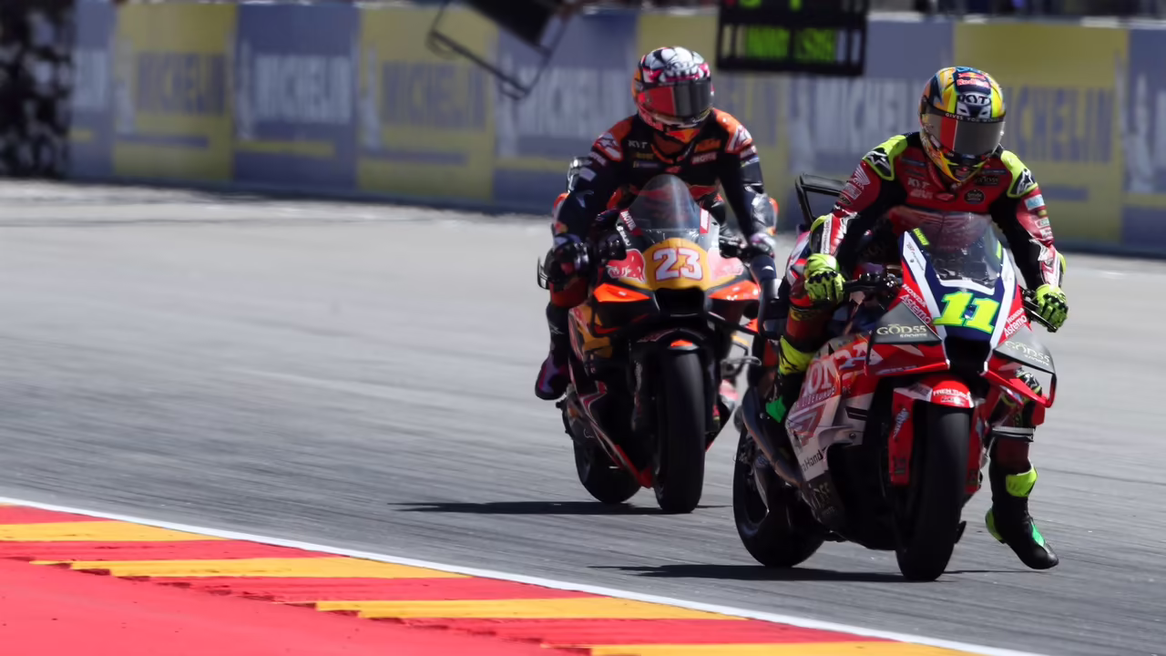 Диого Морейра на Honda RC213V в гонке MotoGP в Арагоне