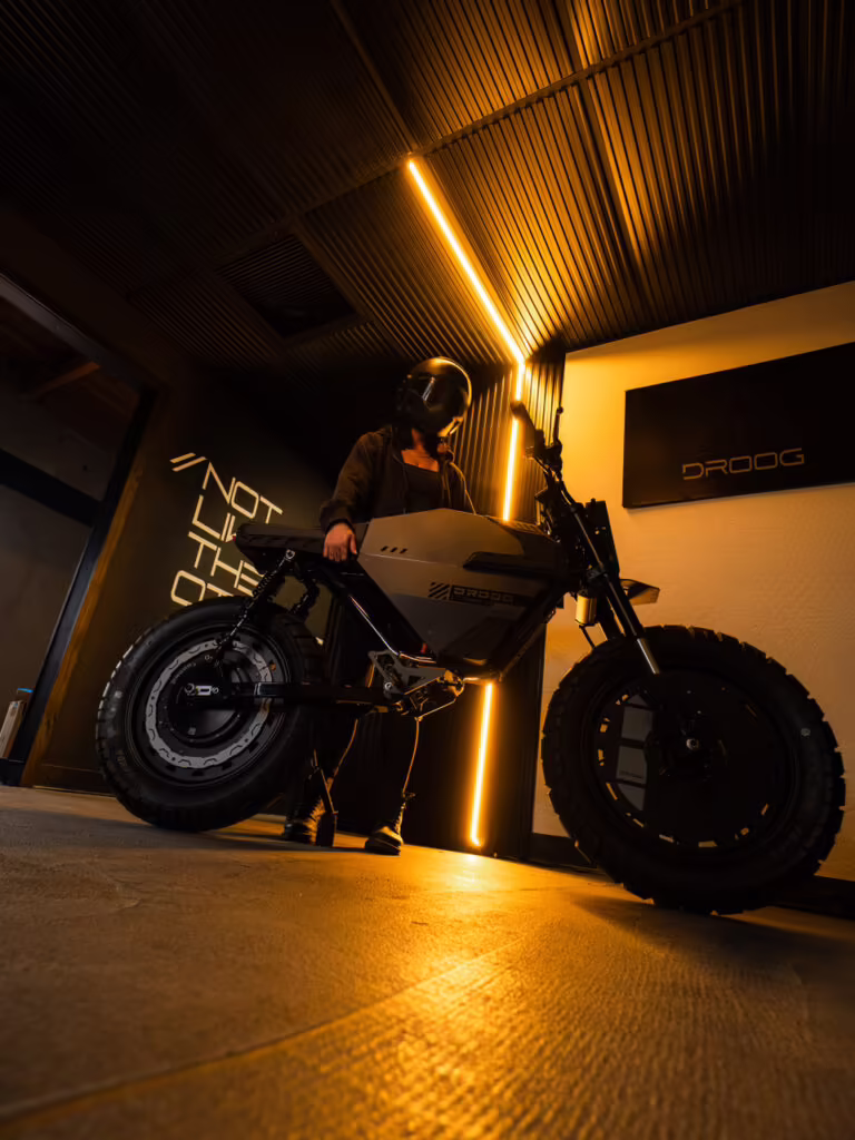 Droog Moto - ONYX collab - THE PACK - Electric Motorcycle News