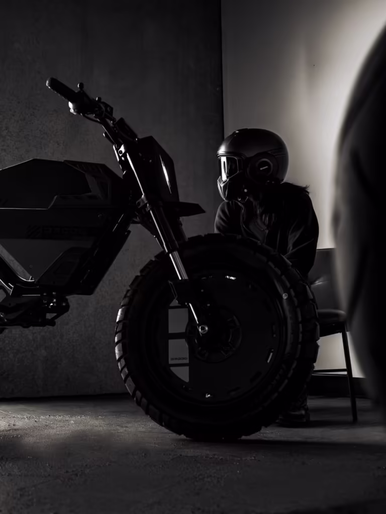 Droog Moto - ONYX collab - THE PACK - Electric Motorcycle News