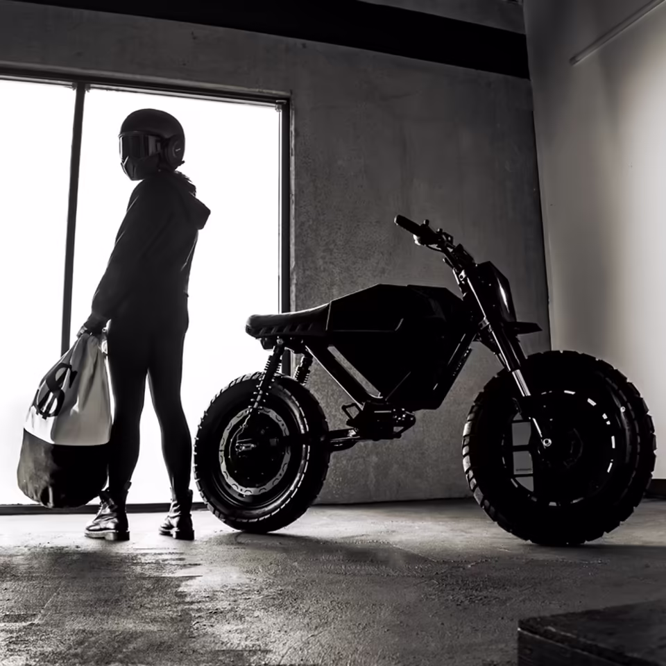 Электрический кастом UNIT-1 от Droog Moto на базе Onyx RCR