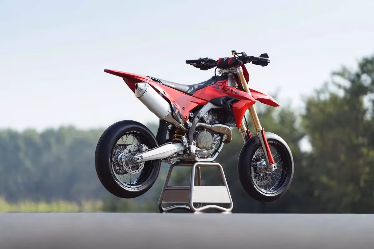 Desmo450 SM: svelati i CV e i dati tecnici della prima Ducati supermotard [VIDEO E GALLERY] (2)