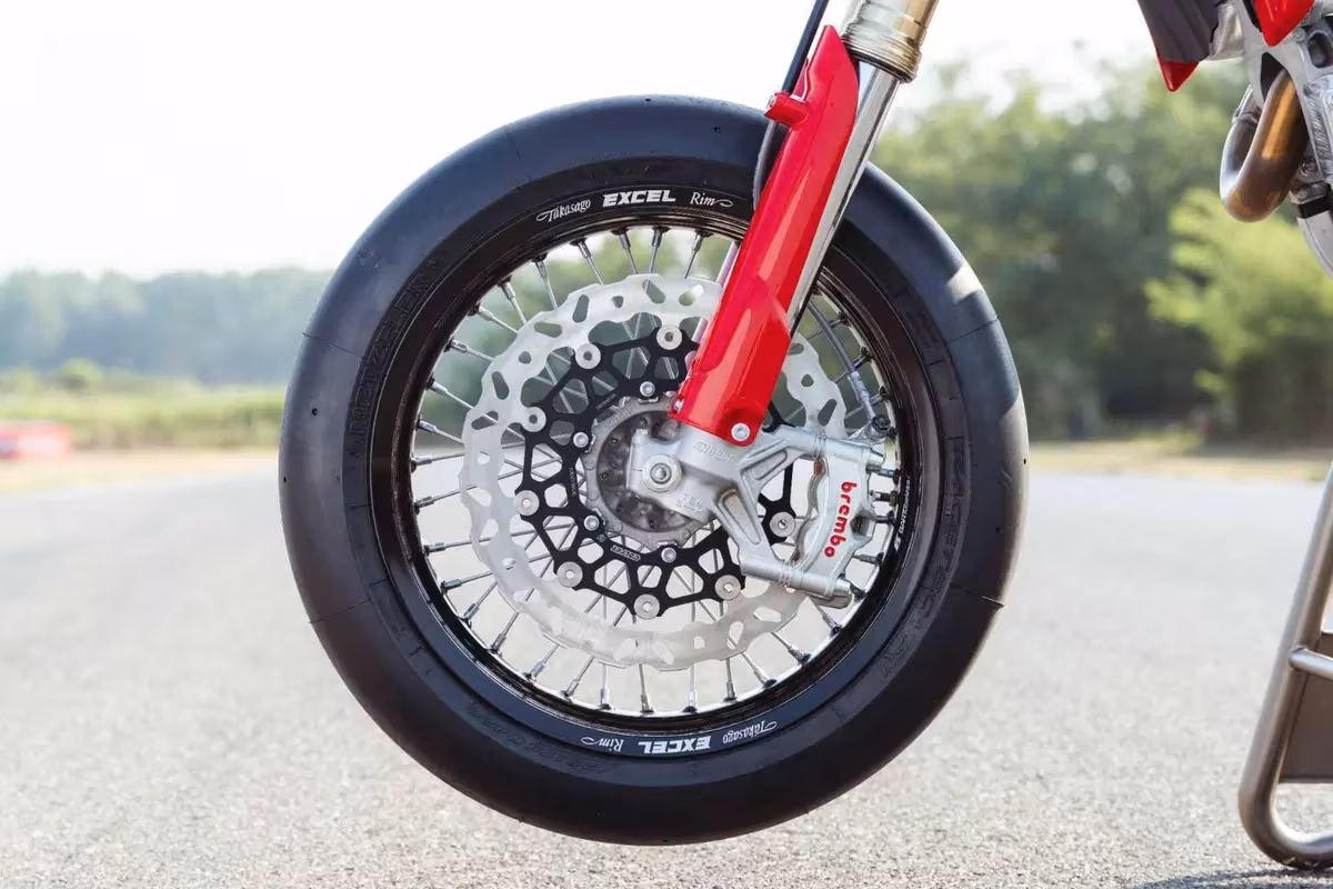 Desmo450 SM: svelati i CV e i dati tecnici della prima Ducati supermotard [VIDEO E GALLERY] (4)