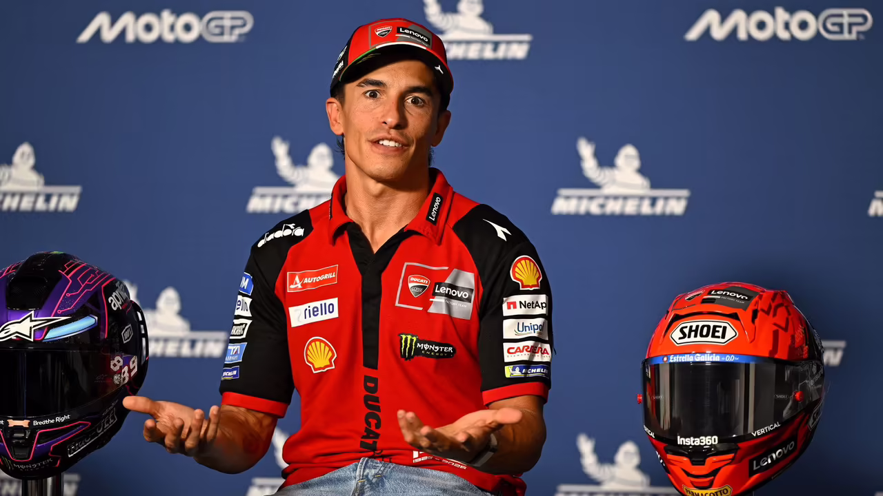 Марк Маркес на Ducati в гараже команды, Арагон 2026