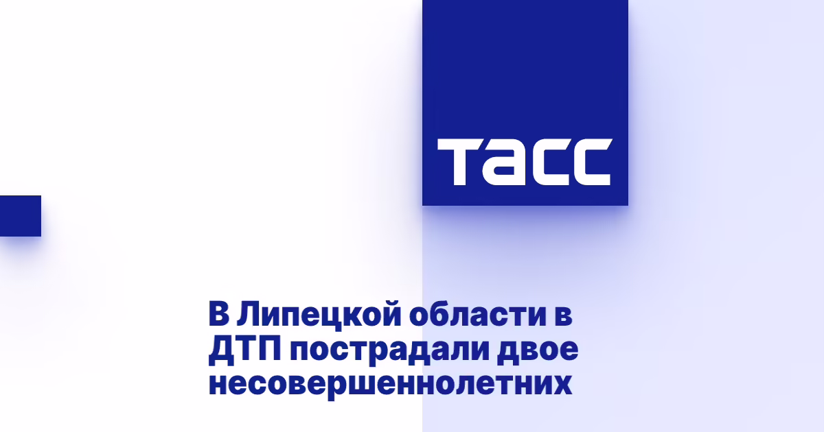 Патрульный автомобиль Госавтоинспекции с включёнными проблесковыми маячками на дороге