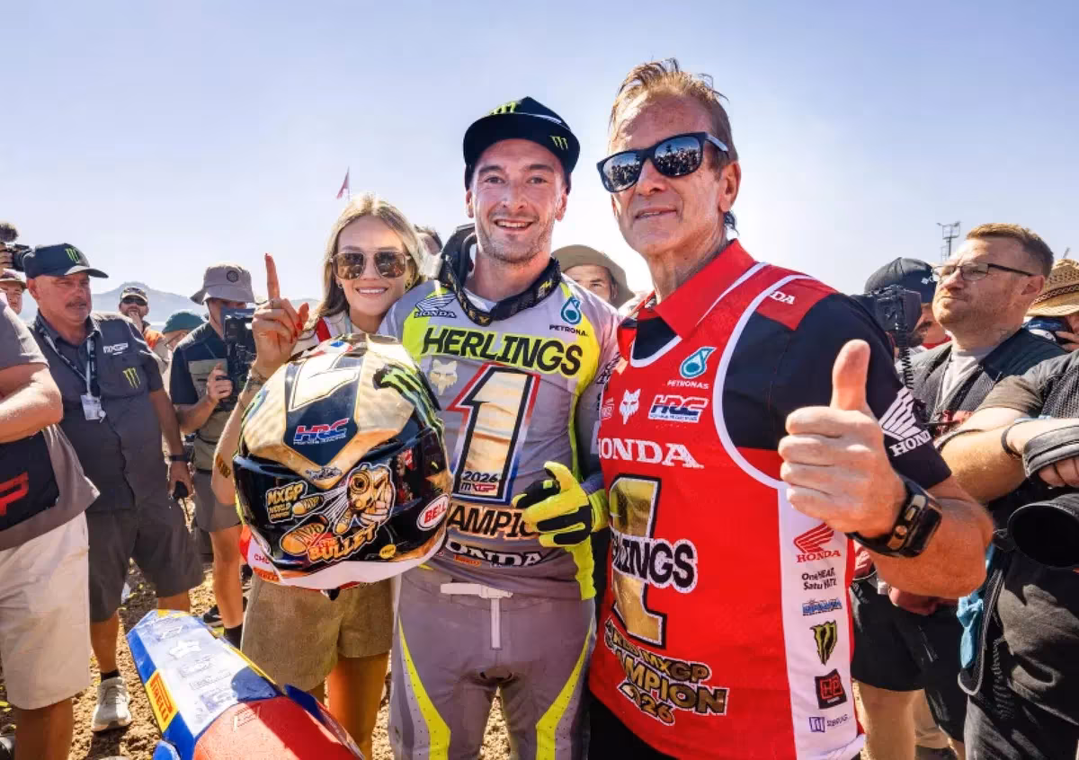 Джеффри Херлингс на Honda HRC празднует шестой титул чемпиона мира по мотокроссу