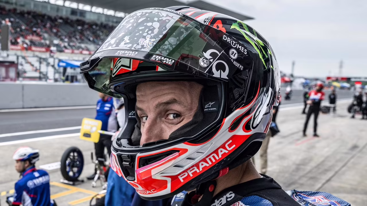 Джек Миллер на пит-стопе команды Yamaha во время гонки «Сузука 8 часов» 2026 года