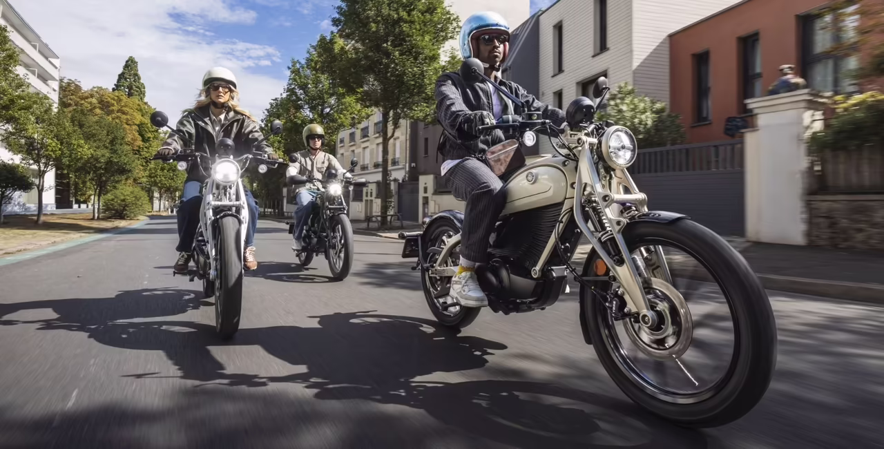 Электрический мотоцикл Royal Enfield Flying Flea C6 в городской среде