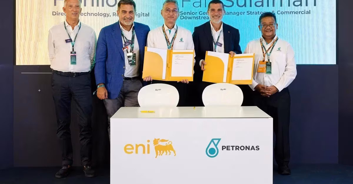 Топливная колонка Eni на фоне разработки биобензина для гоночных двигателей