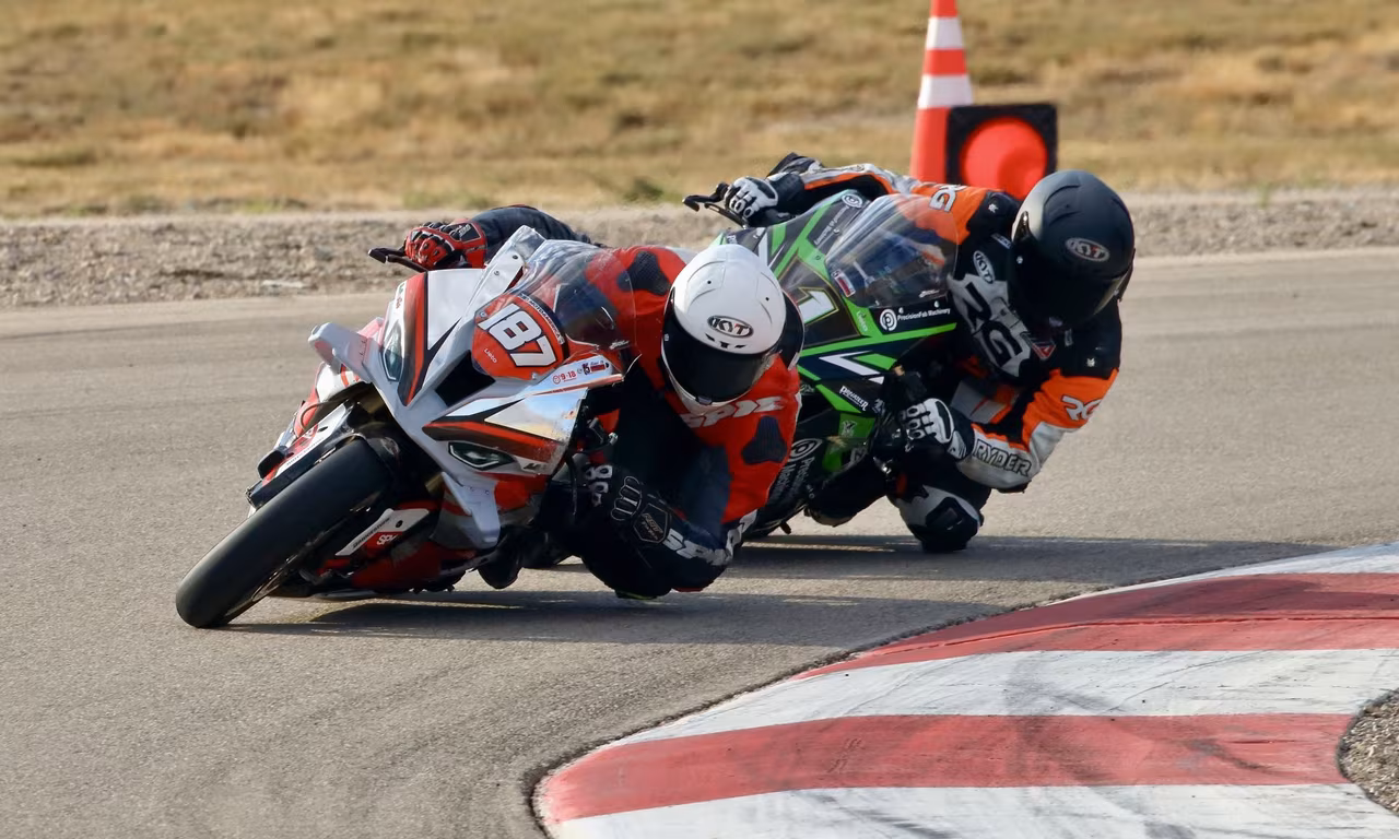 Justin Delong (187) and Anthony Norton (1) push eachother in Qualifying. Photo by Les Wynn