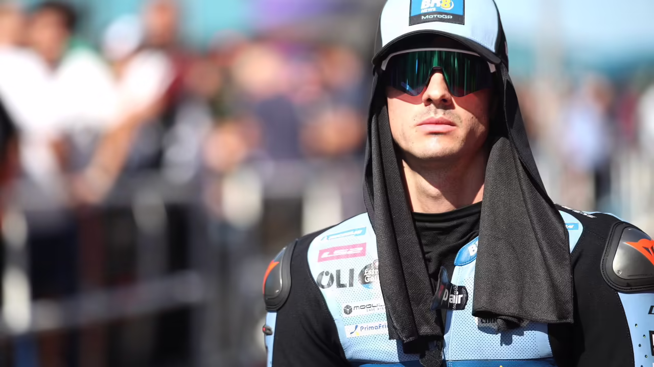 Фермин Альдегер на мотоцикле Gresini Racing в спринте MotoGP Мизано