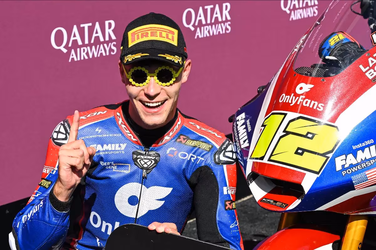 Филип Салач на мотоцикле Moto2 возглавляет квалификацию в Шпильберге