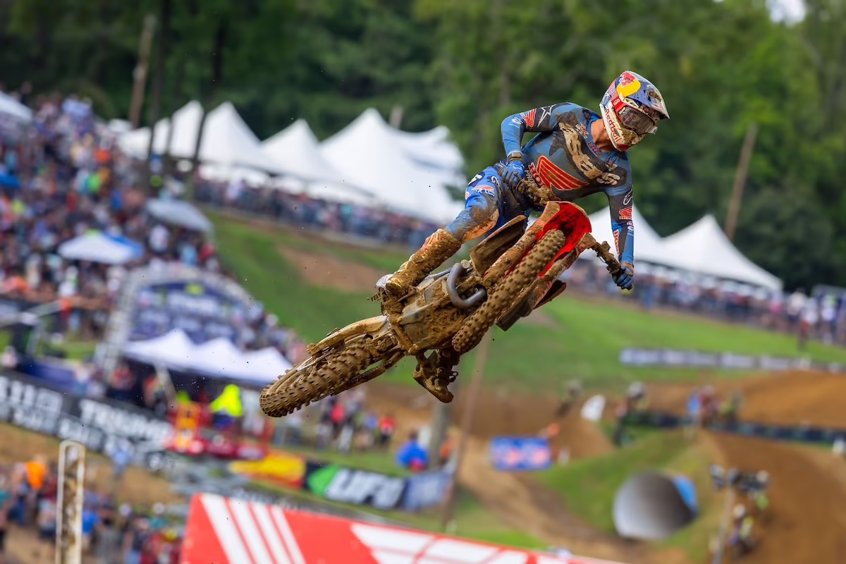 For the first time, Honda HRC Progressive’s Jett Lawrence enters the finale not in control of the championship and will look to defeat his brother in a winner-take-all showdown. Photo courtesy MX Spor