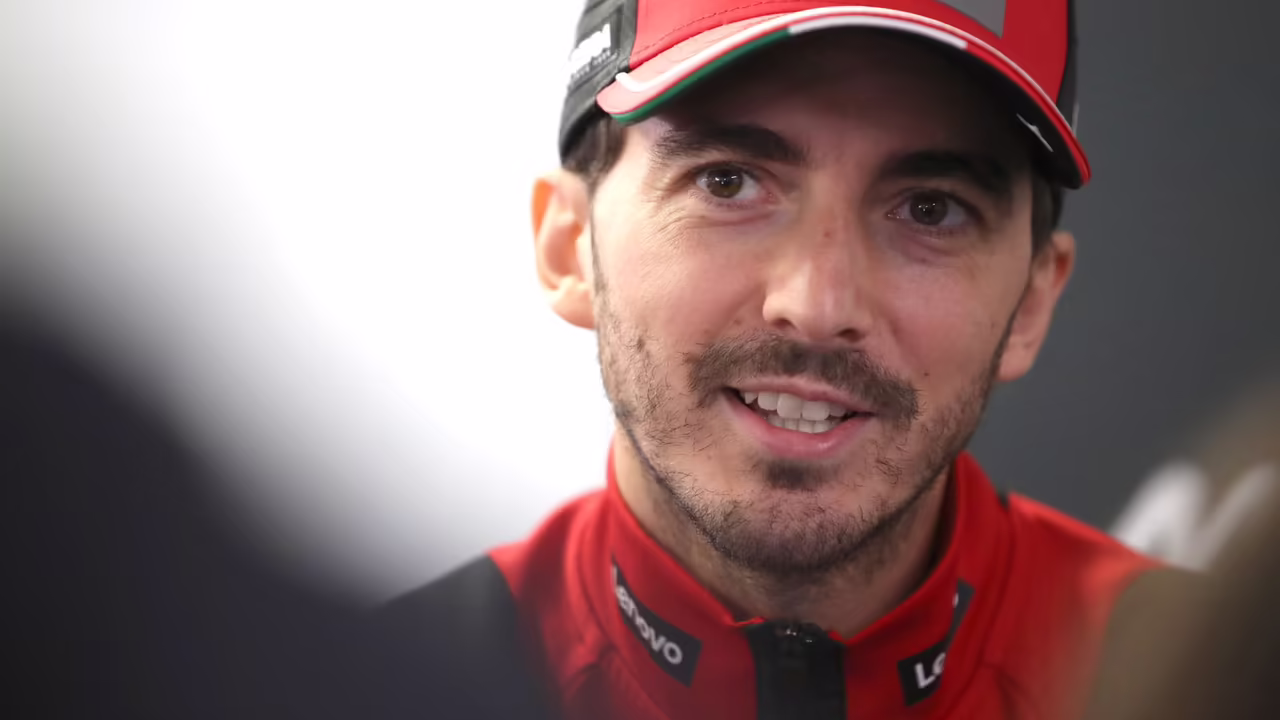 Франческо Баньяя на Ducati во время этапа MotoGP на Заксенринге