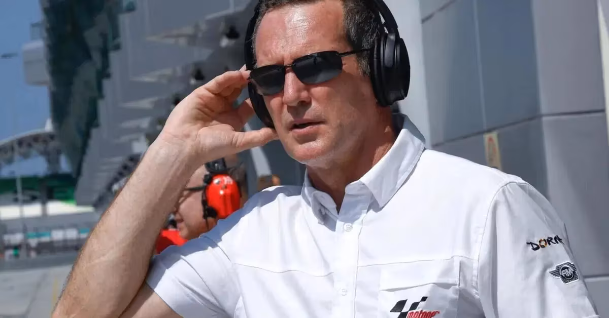 Саймон Крафар, глава Steward Panel MotoGP, в паддоке