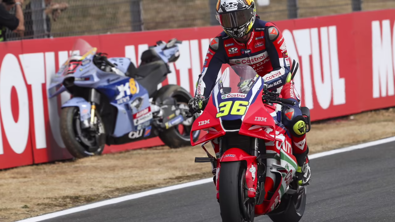 Общий план стартовой решётки MotoGP в Сильверстоуне, 2026 год