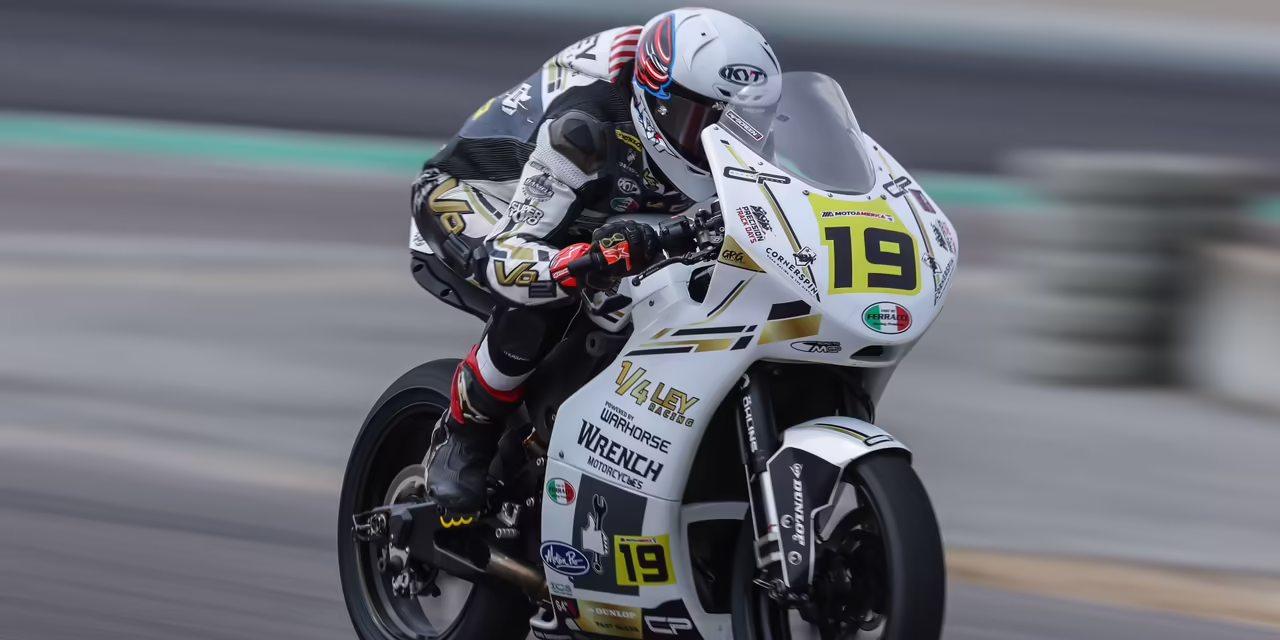 Боди Гоукер на Kawasaki Ninja 400 возглавляет практику MotoAmerica Talent Cup на трассе VIR