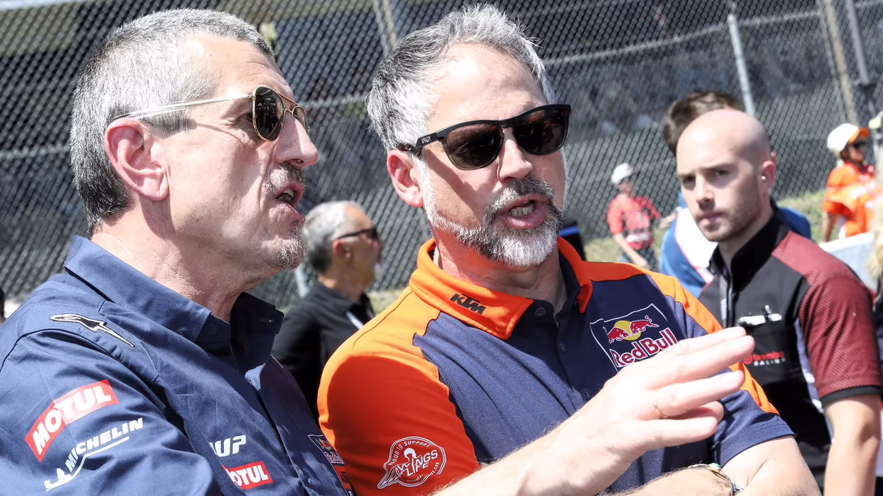 Сенна Аджиус в цветах команды Intact GP в Moto2