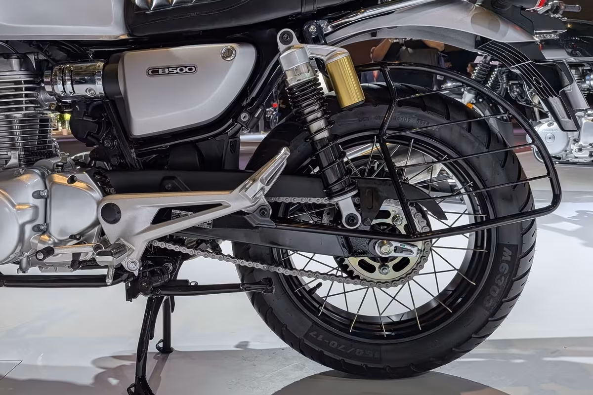 Honda CB500: простое шасси, регулируемые задние амортизаторы
