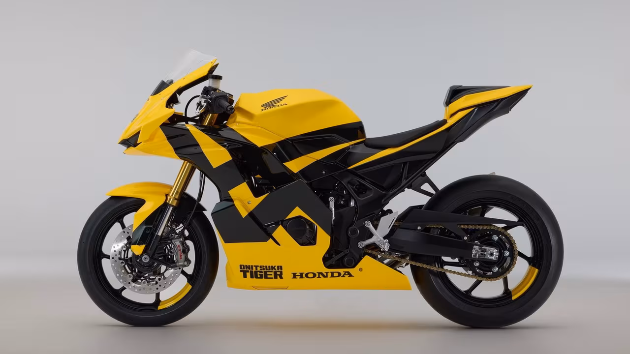 Среднекубатурный спортбайк Honda x Onitsuka Tiger в жёлто-чёрной раскраске
