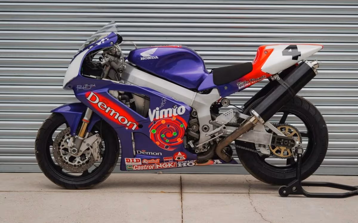 Honda VTR1000 SP-1 команды Vimto Racing, на которой выступал Джои Данлоп