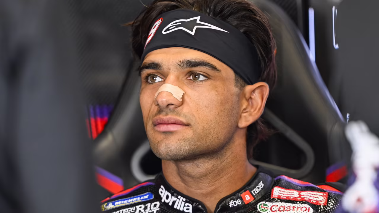 Хорхе Мартин на Aprilia RS-GP в практике Гран-при Великобритании MotoGP в Сильверстоуне