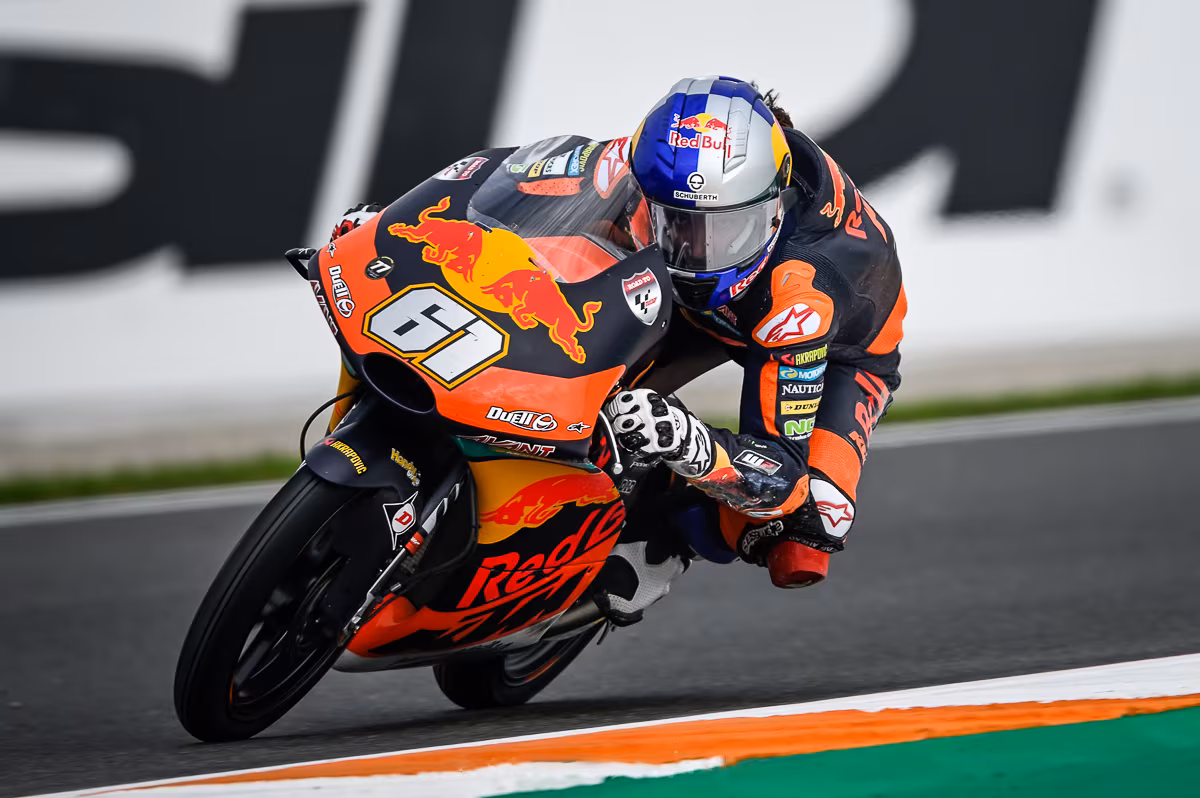 Джан Онджу на тренировке Moto3 в Валенсии в 2018 году