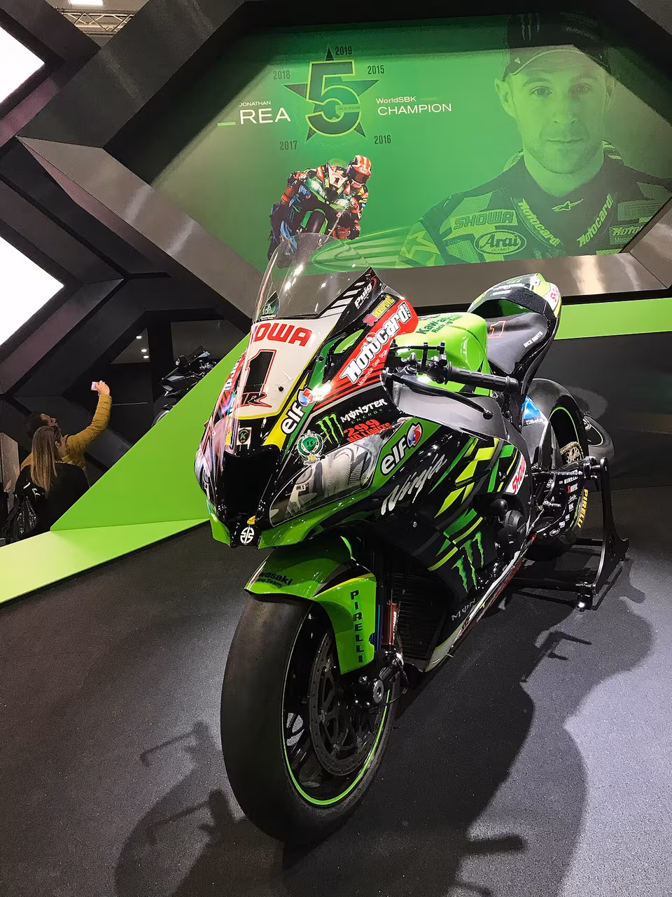 Kawasaki Ninja ZX-10RR Джонатана Рэя на выставке EICMA в 2019 году