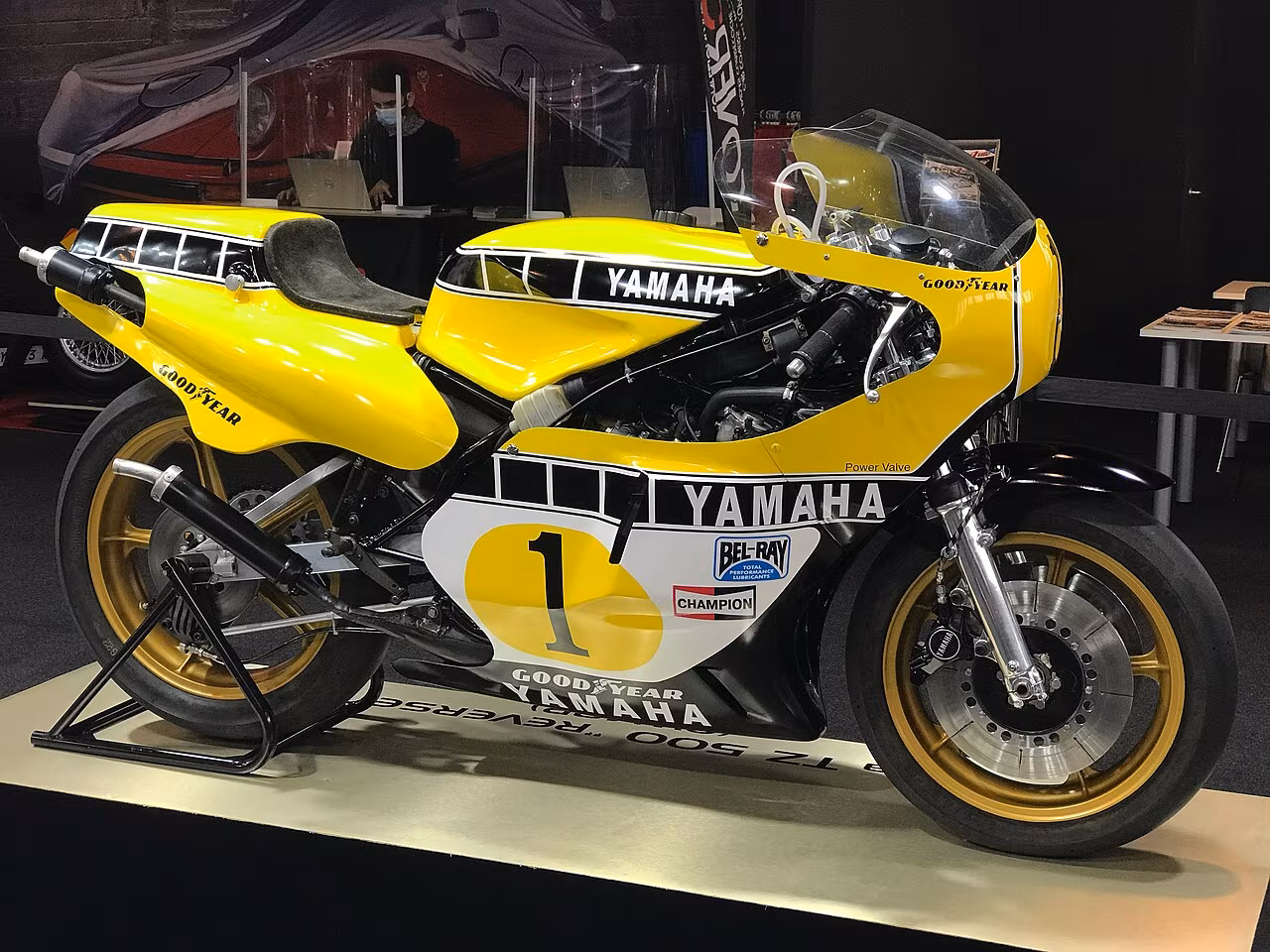 Yamaha YZR500 1980 года, на которой выступал Кенни Робертс