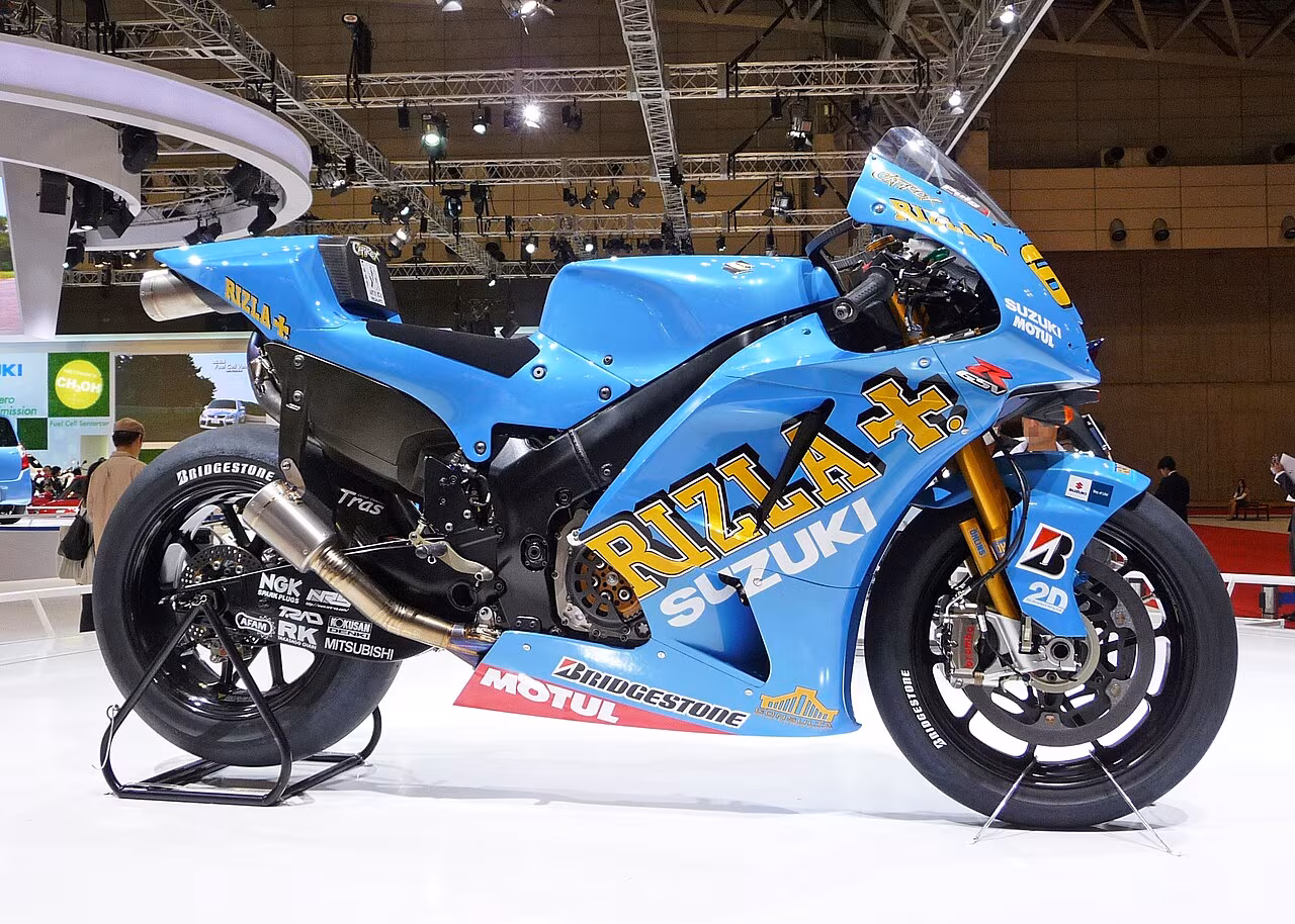 Suzuki GSV-R с номером 65, на которой выступал Лорис Капиросси