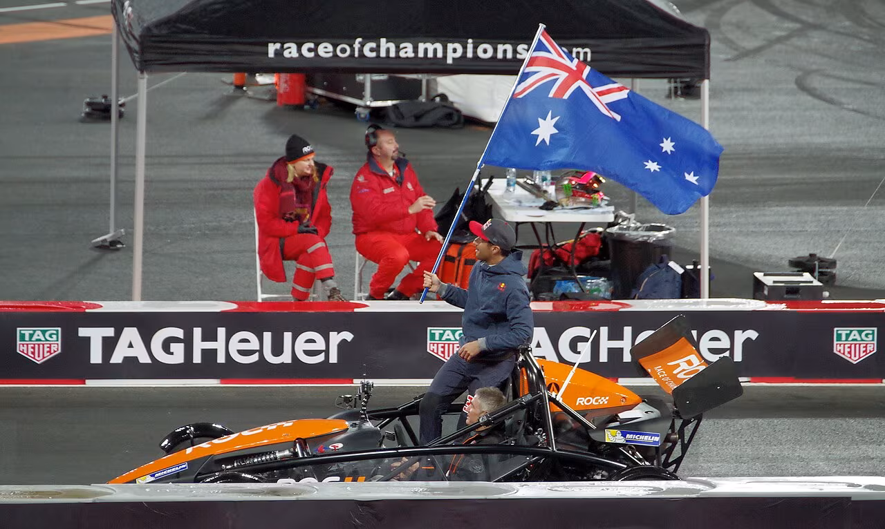 Мик Дуэн за рулём Ariel Atom Cup на параде гонщиков Race of Champions